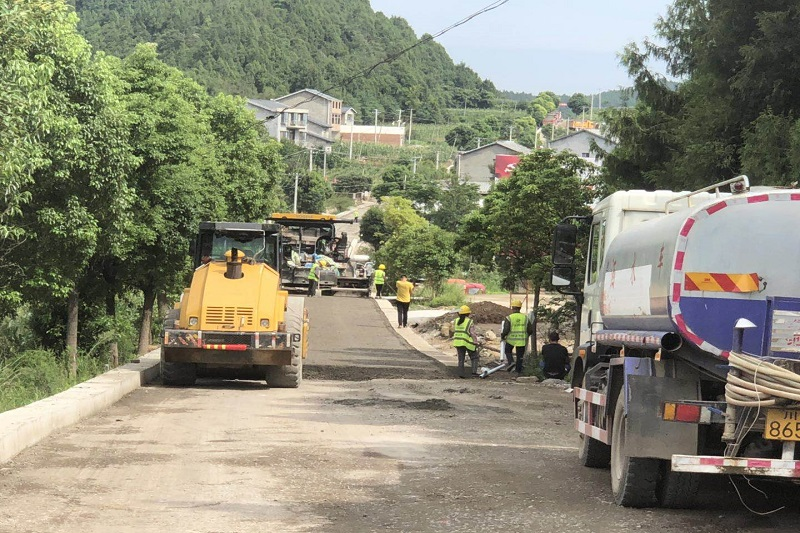 路橋集團搶晴天、戰(zhàn)雨天、斗夜間  全力以赴推進國道347項目建設